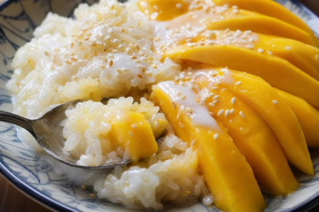 Authentic Thai Mango Sticky Rice with Sweet Coconut Sauce