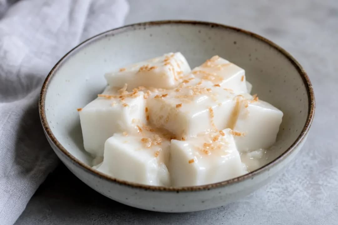Hawaiian Haupia Coconut Pudding with Creamy Texture and Topping