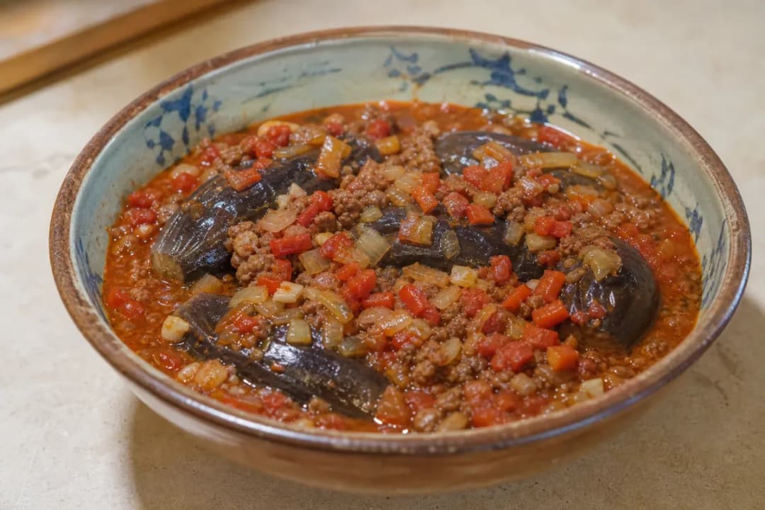 Kurdish Eggplant and Meat Stew with Tomato and Spices